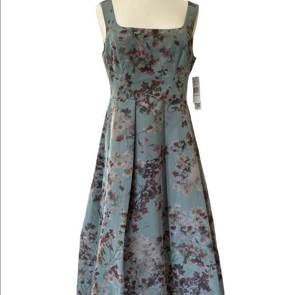 Kay Unger Dresses & Skirts - Kay Unger Sleeveless Floral Mid Calf Dress